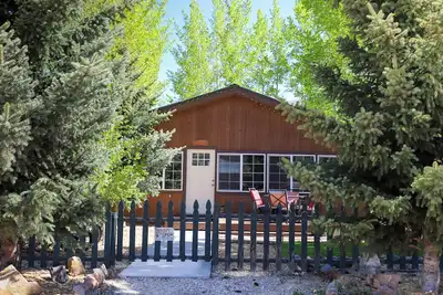 Image de Historic 2. 5-bedroom cabin w/sleeping porch
