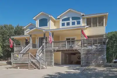 Image de Heaven Can Wait, 5-bed home in Southern Shores with private pool, hot tub