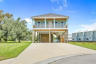 Image de High Tide Beach House|Sleeps 8|Beach View|Your Gulf Coast Dream Awaits!
