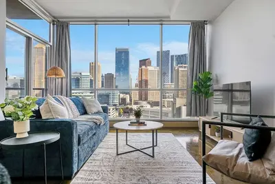 Image de The Skyline - 2br in the heart of Dt w/ Views!