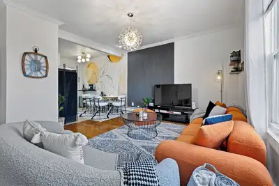 Image de Luxury 4 bedroom apt_Game room_free wifi_ Backyard_close to Nyc
