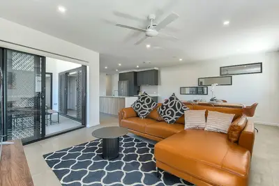 Image de Newly spacious top level good view near city apartment
