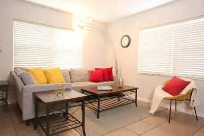 Image de Stylish Nordic Stay, Walk to Hospital & Beaches