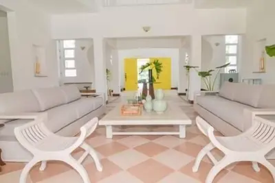 Image de 6-Bedroom villa with Jacuzzi, Bar, sleeps 15