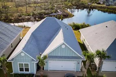 Image de Gorgeous coastal home with shared pool and easy beach access