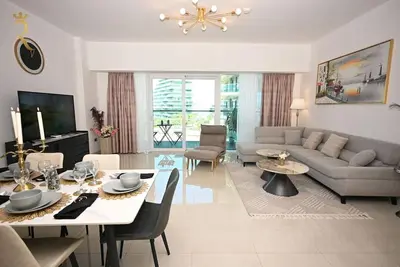Image de 2br Enchanted Hideaway w/ Pool & Gym – Al Raha