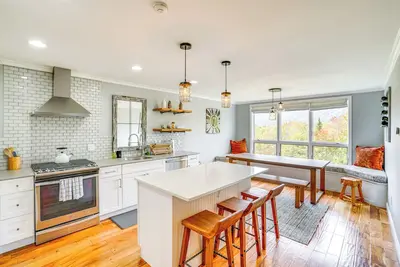 Image de Mtn & Foliage Views: Modern Mount Snow Stay!