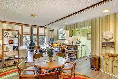 Image de 10 Mi to Skiing: Durango Condo w/ Golf Course View
