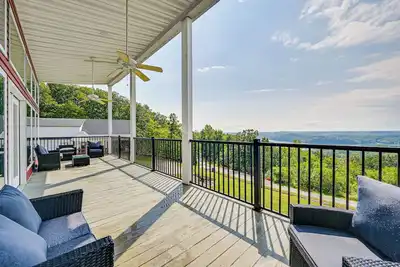 Image de Nolin Lake Home w\/ Decks & Fire Pit in Clarkson!