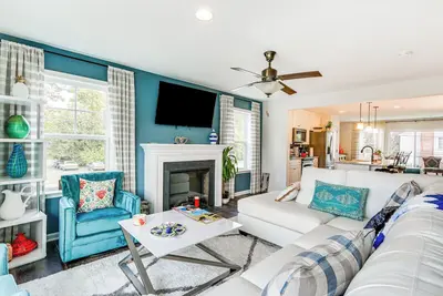 Image de 2 Mi to Hollywood Casino: Charles Town Townhome!