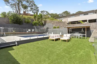 Image de Chic 3-Bed Home with Pool & Outdoor Dining