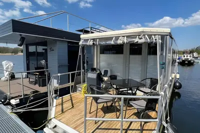 Image de Bateau-logement \"Hausboot Fine Licence-Free\" avec vue sur le lac et Wi-Fi