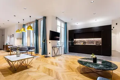 Image de Luxe sur les Champs-Élysées : Prestigieux 10p 5br