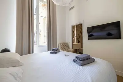 Image de Appartement de Luxe 4 pièces rénové - rue Hoche