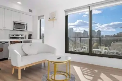 Image de Calgary Tower Views | Ug Park | Rooftop Patio