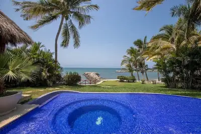 Image de Oceanfront Retreat with Private Pool & Jacuzzi