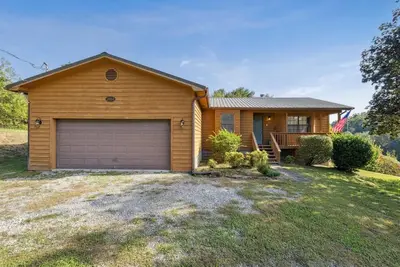 Image de Smoky Arrow 3br Cabin by Beyond Expectations – Hot Tub, Outdoor Bar & Game Room