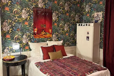 Image de beautiful parisian  apartment  in delightful neighborhood, 5'  champs elysées\n