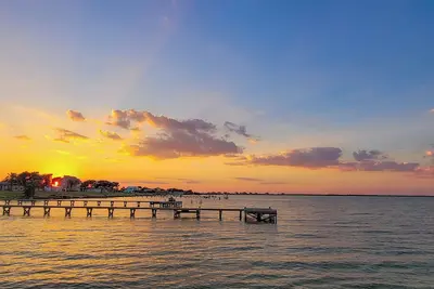 Image de Cozy Coastal Retreat in Port Alto - Waterfront Views and Bayfront Fun!
