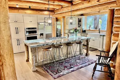 Image de Rustic film producer's haven in Sundance, Hot Tub, Fire Pits, Views!