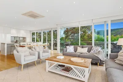 Image de Lister Views: 5  Br, 2. 5  Ba House in Sorrento, Sleeps 11