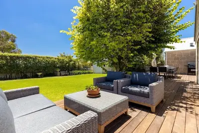 Image de Sundrenched Family Oasis