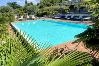 Image de Spoleto Poolside - sleeps 24. Spectacular grounds with ramp, pool + jacuzzi.