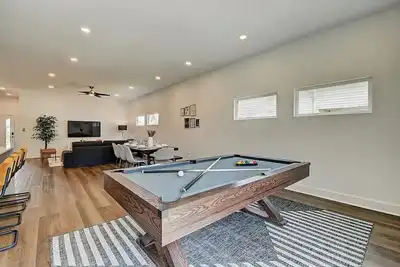 Image de Luxury, Indy Getaway! Prime Location, Sleeps 14