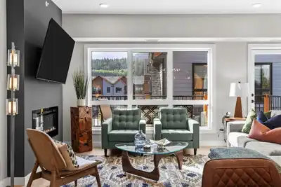 Image de Mountain Views | Pool & Hot Tub | Chic Interior