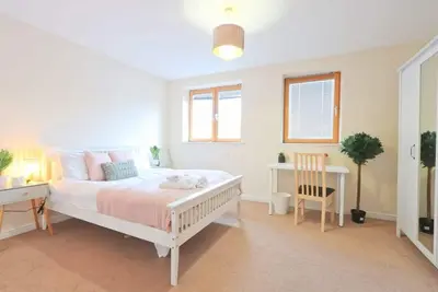 Image de Amazing 2 Bed Townhouse walking distance from Bristol Temple Meads!