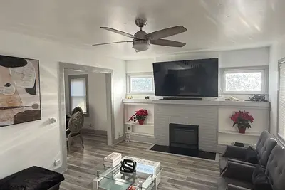 Image de Pleasant 3-bedroom home in East Orange, Nj located close to the train stations.