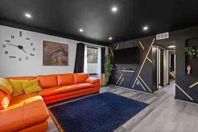 Image de Unique / Stylish W/ HotTub 3-bedroom in Oak Park with Ac, WiFi