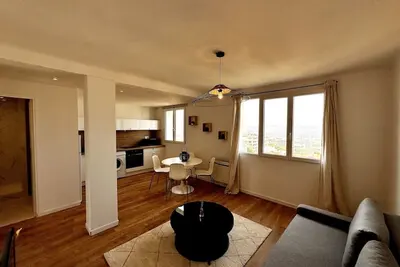 Image de Appartement agréable et moderne! Vue sur la mer \/ 4 personnes