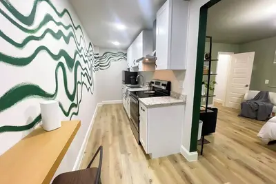 Image de Brand New Loft: 5 min Med Center, Mda, Nrg & Montrose [WiFi, Tv, Coffee, Games]