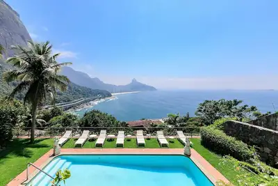 Image de Manoir à l'architecture unique à Joá - Joa013