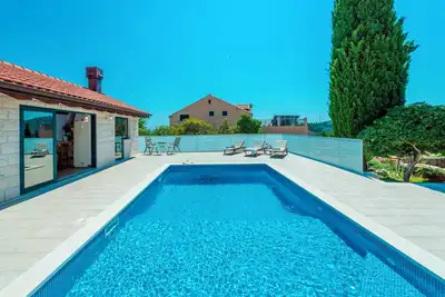 Hedera Estate, Villa Hedera Xix
