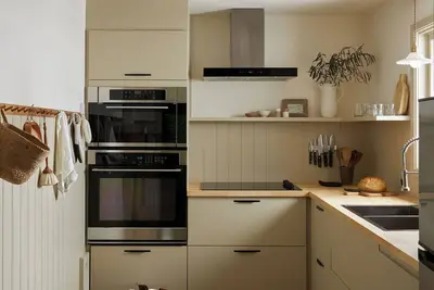 Image de Beautifully Designed Waterfront Beach Cottage. Pet-Friendly!