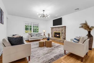 Image de Cozy Family Hideaway: Game Room & Fireplace