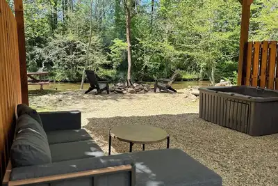 #2 Tiny Home On The River With a Hot Tub