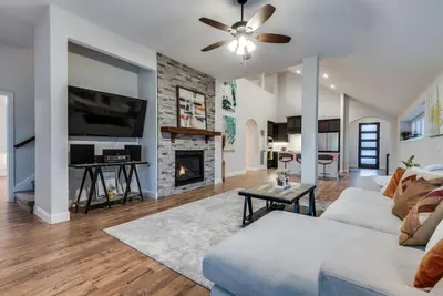 Image de Amazing upgraded masterpiece with a nice gym upstairs, full kitchen, and games!