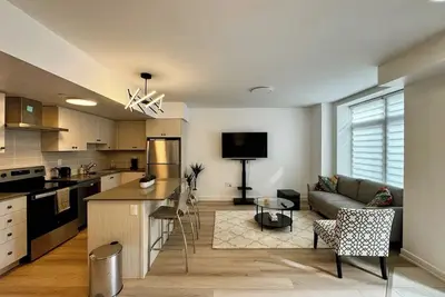 Image de Brand New & Chic Richmond Hill Home