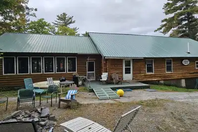 Image de Large Rustic Cabin * Waterfront *Lake Access