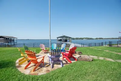 Image de 6 Bed 6 Bathroom! ! ! Stunning Oasis on the shores of Cedar Creek Lake