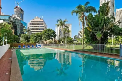 Image de Condor Waterfront Apartment in Surfers Paradise - CoastHM
