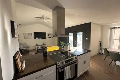 Image de Luxury Lane: Prime Location by Asu & Across from Gf Base - No Stairs - Pet Haven