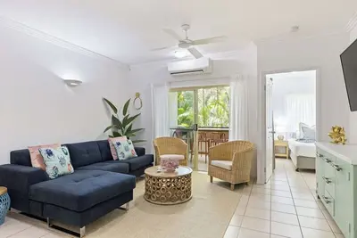 Image de Laidback Resort Living at Central Plaza Poolside