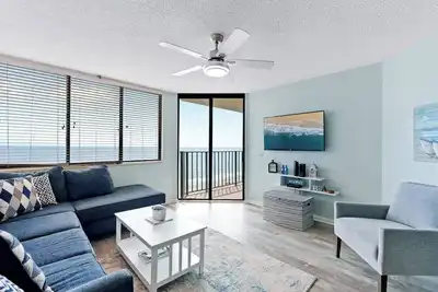 Image de Cozy Oceanfront Haven: 2br w/ Breathtaking Views