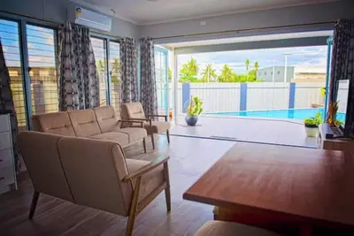Image de A charming 3 bdrm house with pool, Ac and free parking near essential amenities