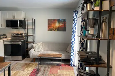 Image de Newly Renovated 2-Bedroom Oasis
