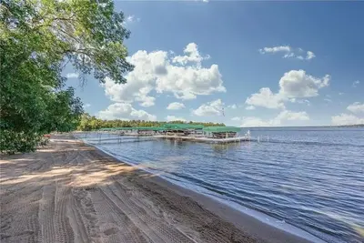 Image de New! Gull Lake Retreat steps from shore, Pontoon Rentals, Sports Court